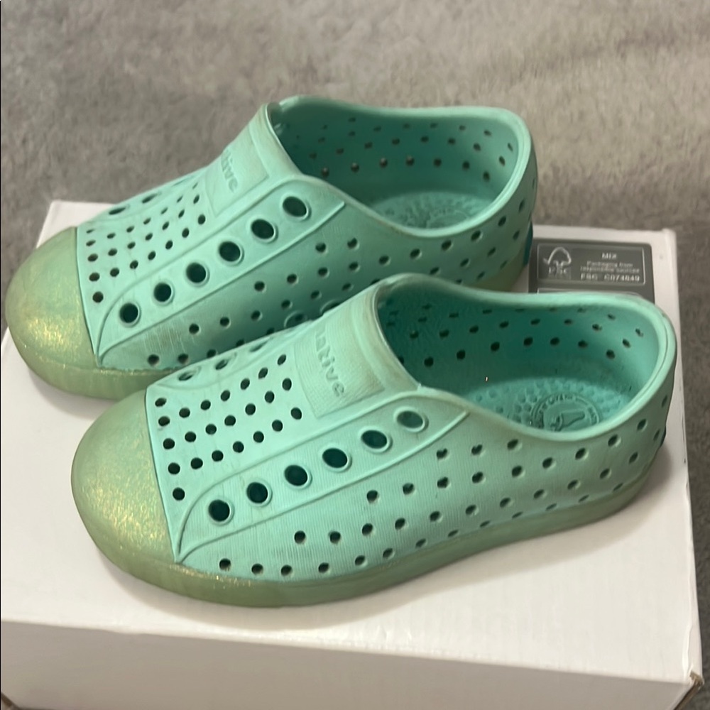 Native slip on shoes size 7